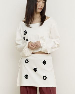 오너먼트 그래픽 랩 스커트 (화이트)