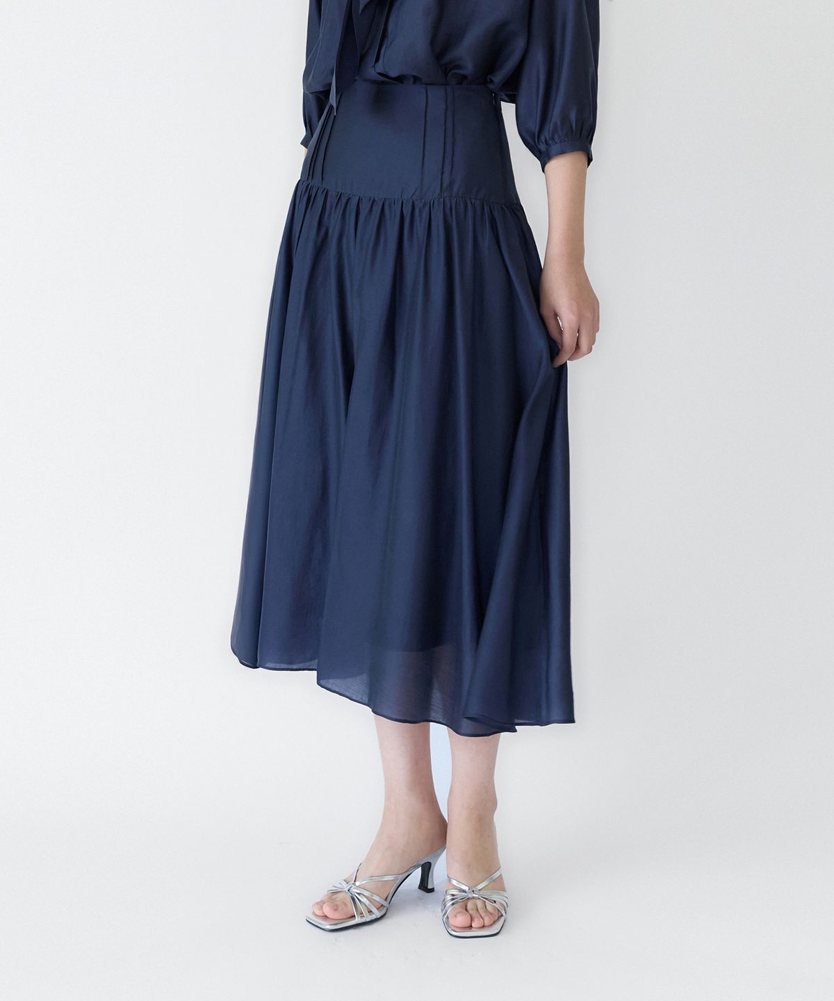 이보크에라(EVOKEERA) Anne Pintuck Wide Waist Flare Skirt(Navy)