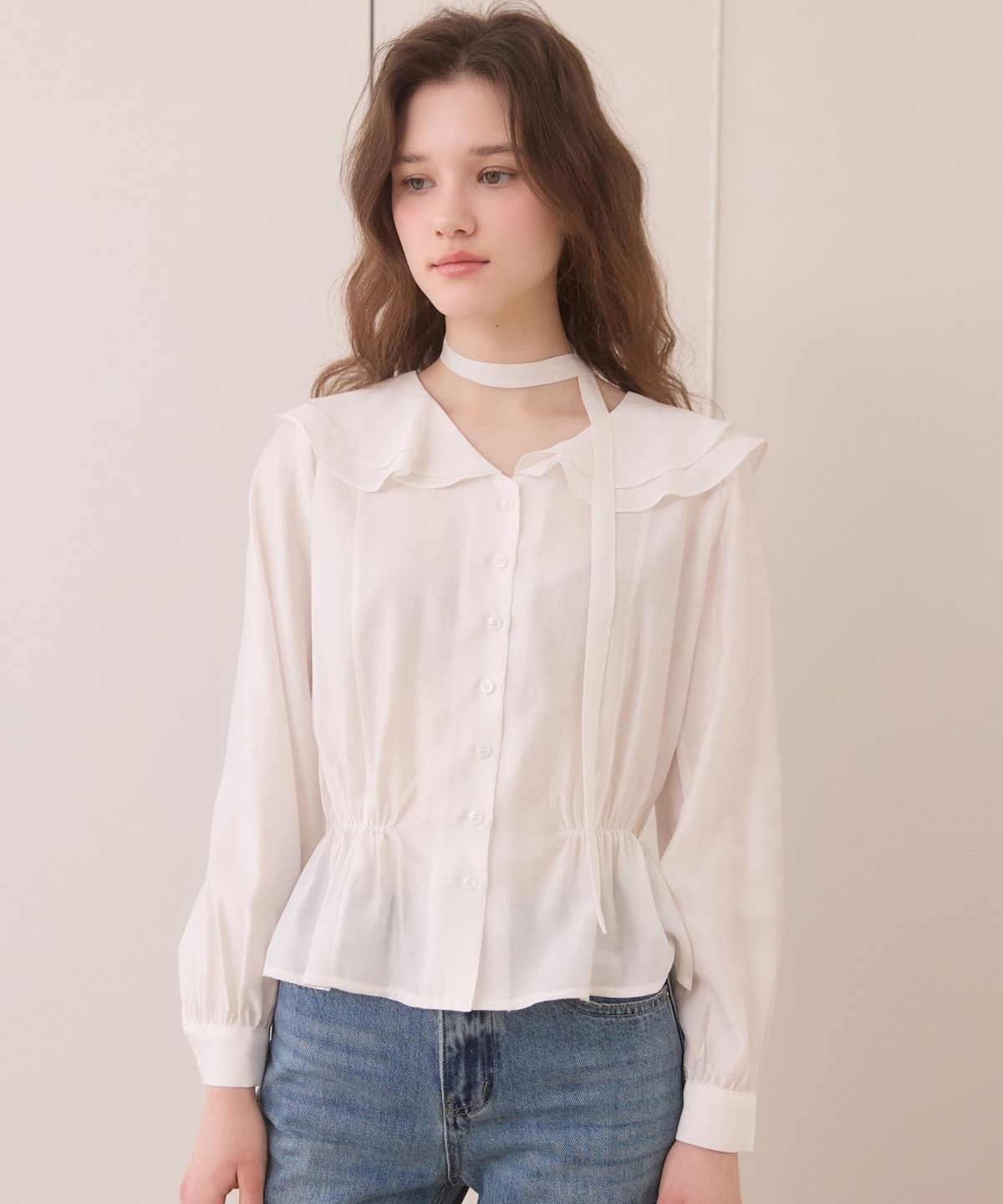 어다울(ADAUL) Duffle shirring ruffle tie blouse - white