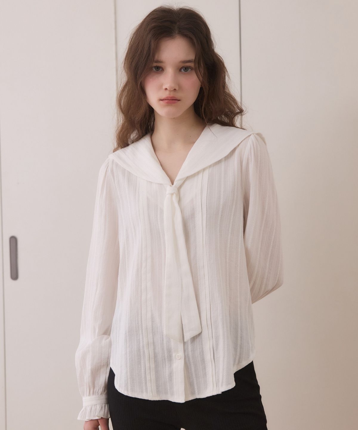 어다울(ADAUL) Sailor tie stripe blouse - white