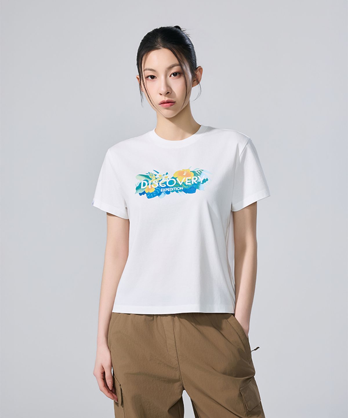 디스커버리 익스페디션(DISCOVERY EXPEDITION) 여성 프레시벤트 트로피컬 반팔티셔츠 (WHITE)