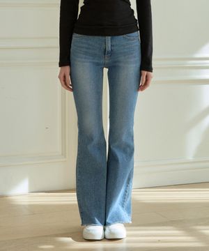 SOFT LOW-RISE BOOTSCUT DENIM PANTS_INDIGO