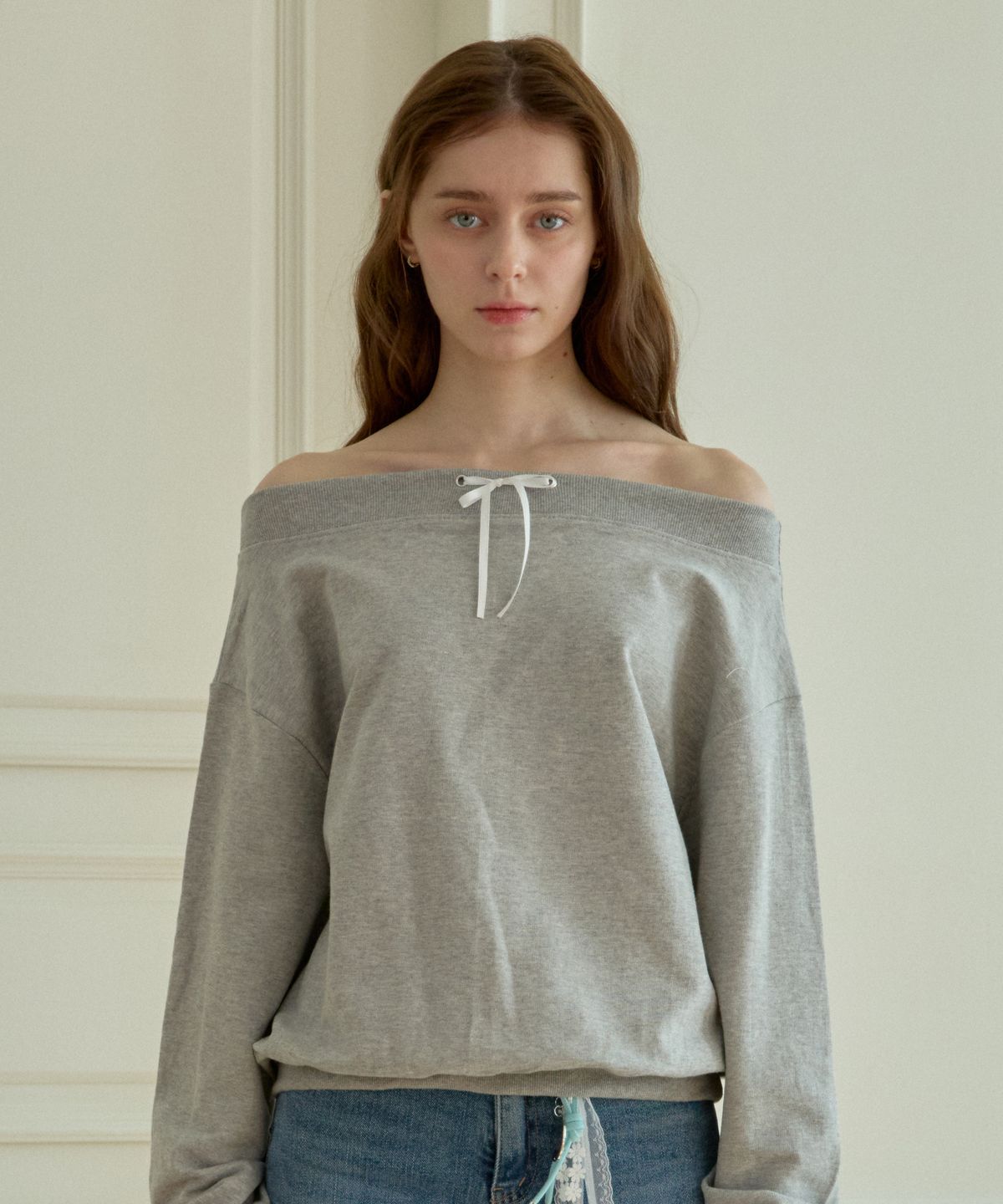 핑크파인애플(PINK PINEAPPLE) KNOT OFF-SHOULDER SWEATSHIRT_MELANGE GREY