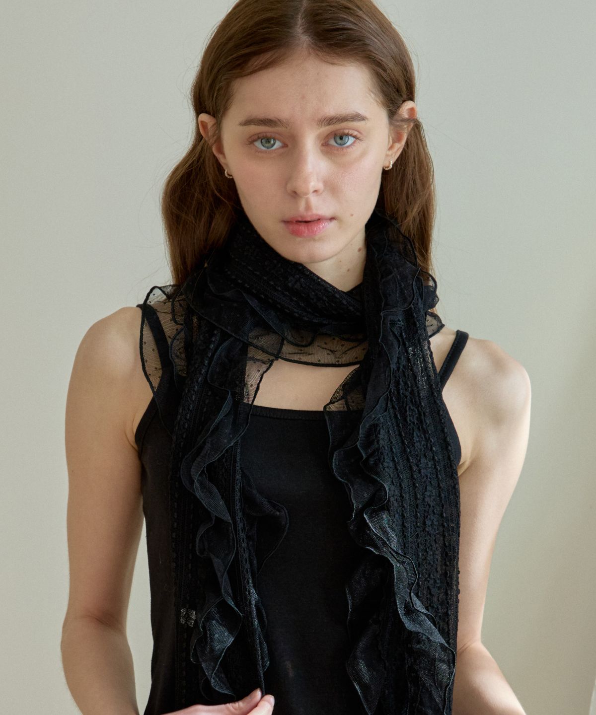 핑크파인애플(PINK PINEAPPLE) TENDER DOT LACE MUFFLER_BLACK