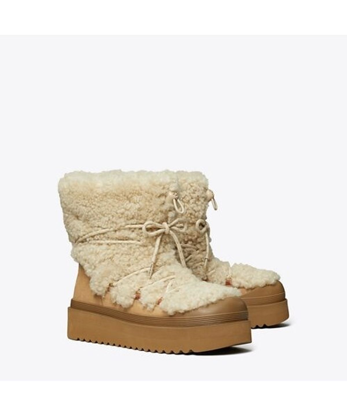 토리버치(TORYBURCH) 멜로우 시어링 레이스업 부츠 - 버터밀크 / 라이트 체스넛