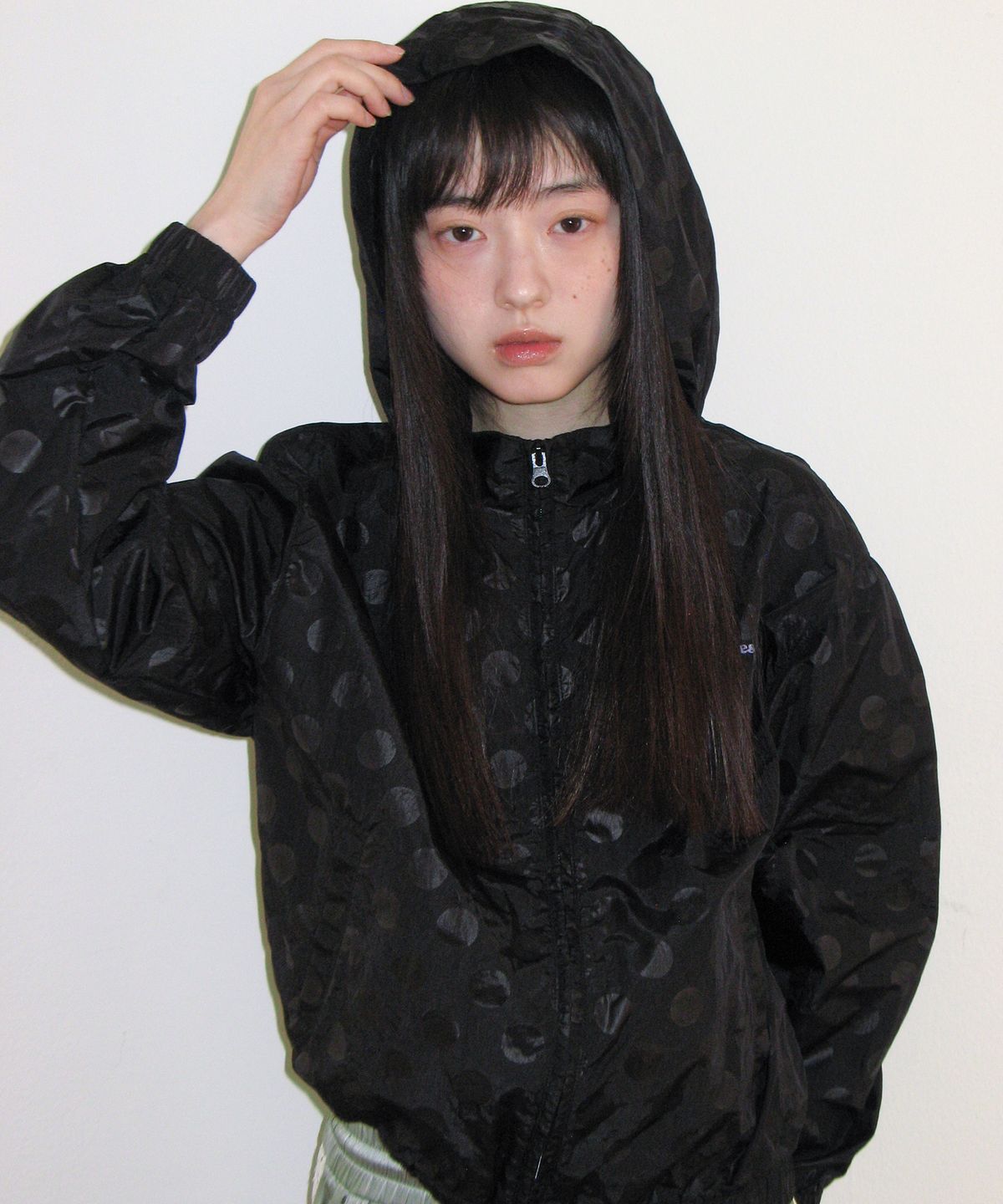 아메스 월드와이드(AMES-WORLDWIDE) GLOSSY DOT WINDBREAKER BLACK