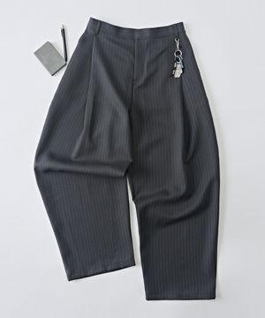 스트라이프 뒷밴딩 와이드 슬랙스 (차콜)