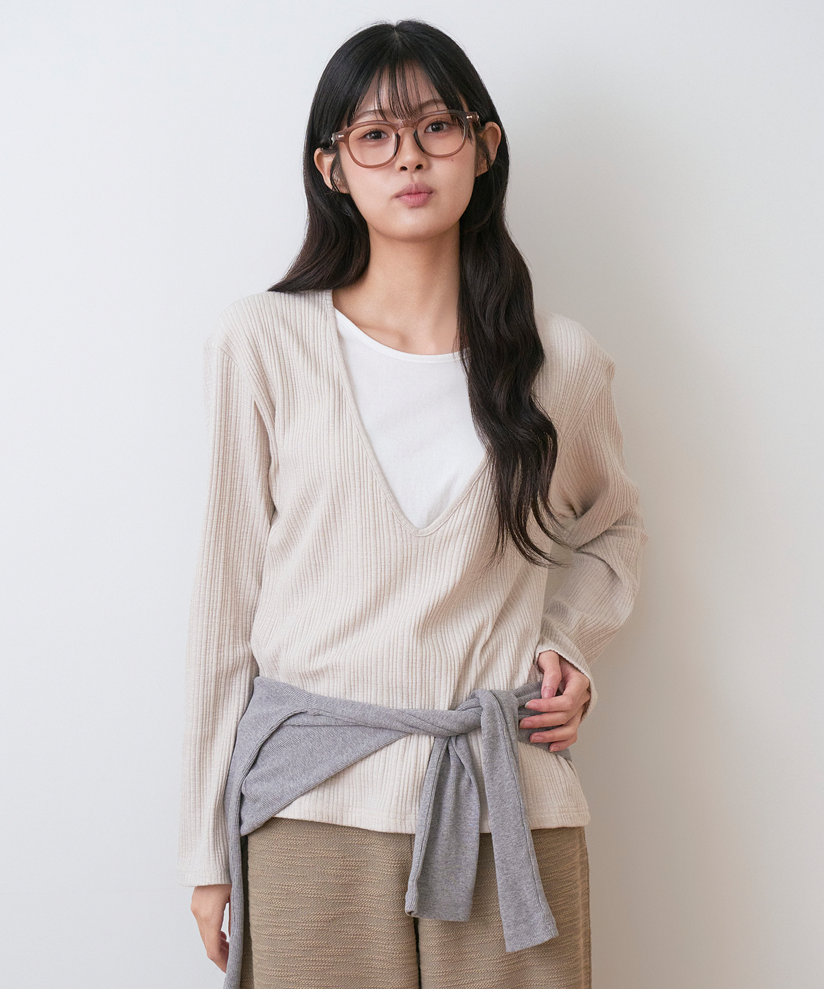 사유(SAYUU) 딥 브이넥 레이어드 골지 티셔츠 뉴트럴 베이지