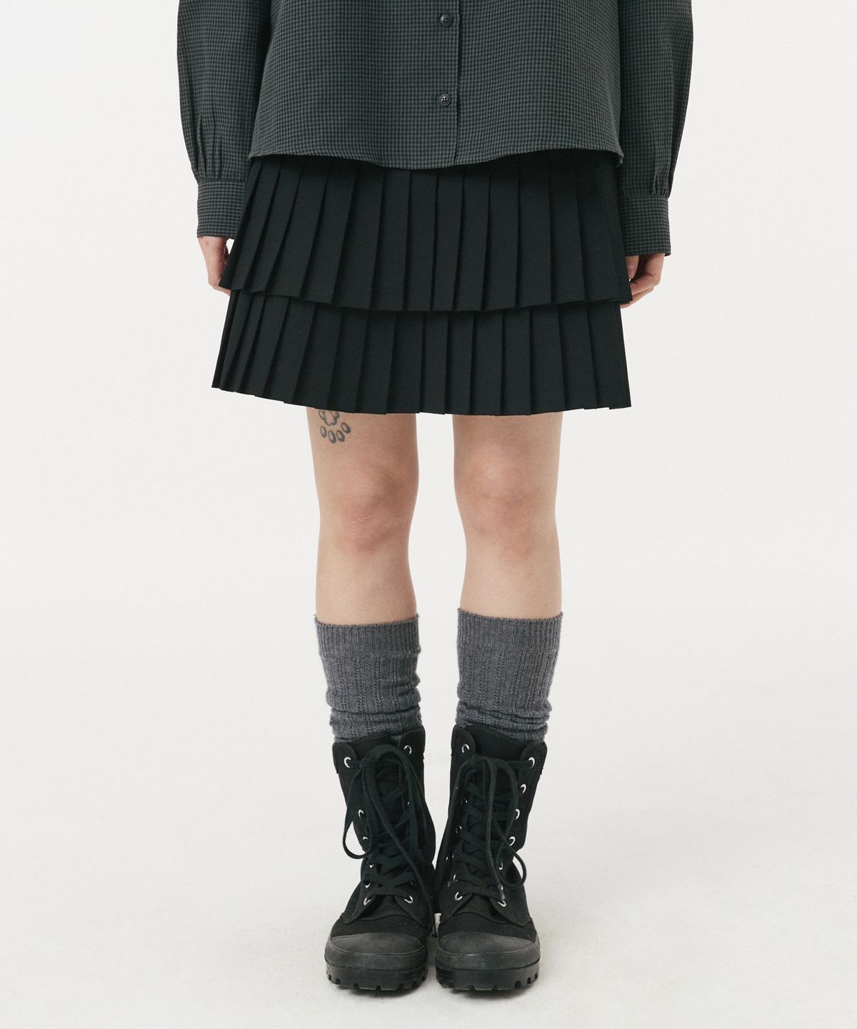 오헤시오(OHESHIO) SIDE BUTTON DOUBLE PLEATED MINI SKIRT, BLACK