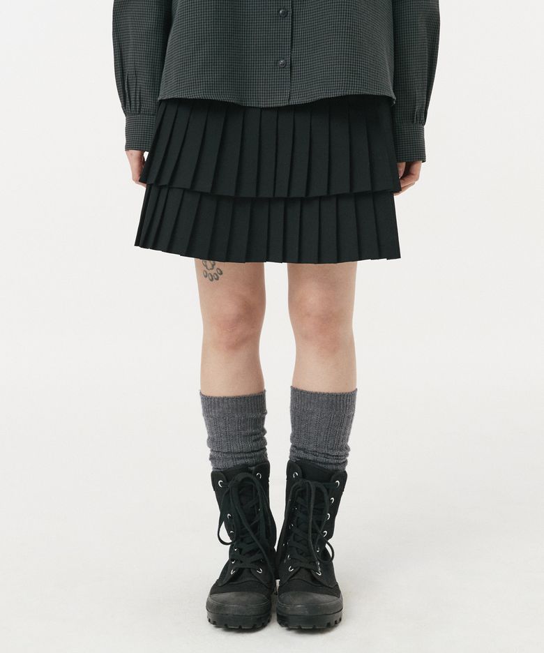 SIDE BUTTON DOUBLE PLEATED MINI SKIRT, BLACK