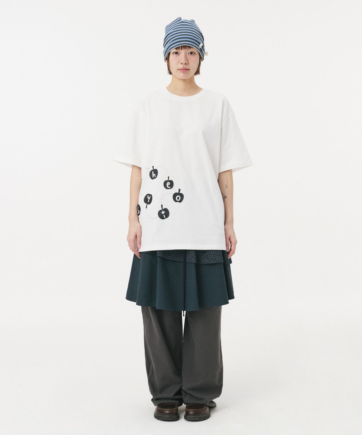 오헤시오(OHESHIO) MINI APPLE LOGO OVERFIT T-SHIRT, WHITE