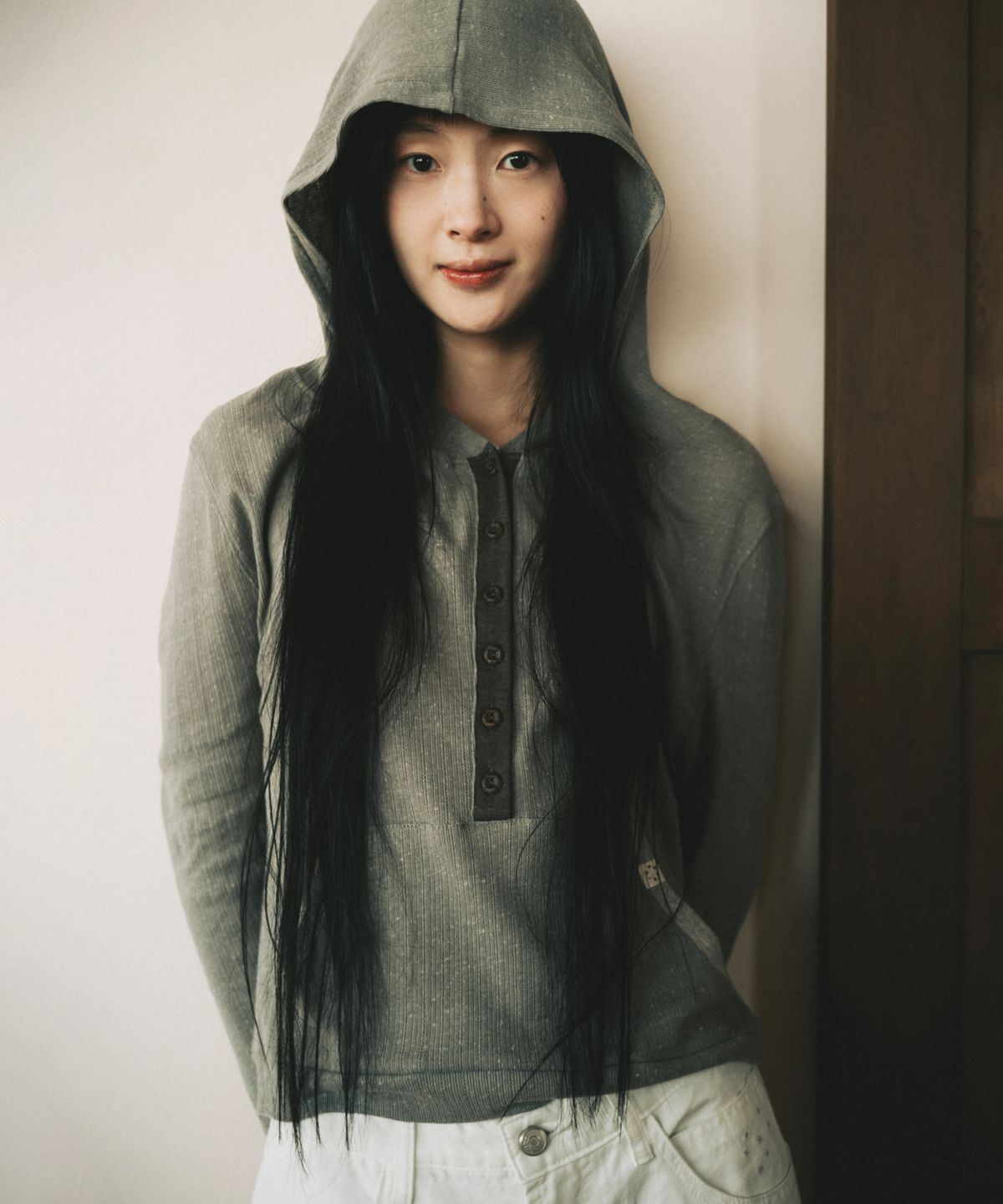 오헤시오(OHESHIO) BUTTON HOODED LONG SLEEVE, KHAKI