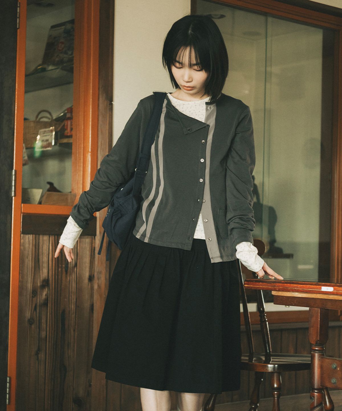 오헤시오(OHESHIO) TWO-TONE LINE POCKET CARDIGAN, CHARCOAL