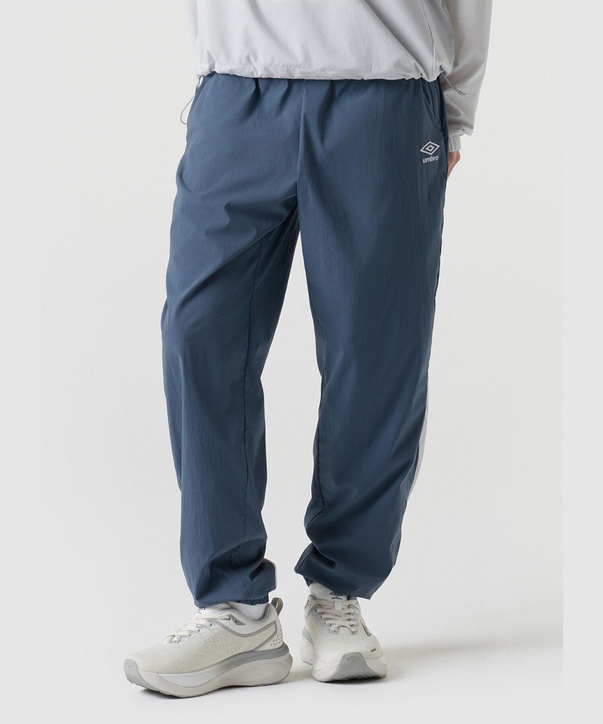 엄브로(UMBRO) PTR 우븐 워밍업 조거 팬츠 블루 UR121SPT39