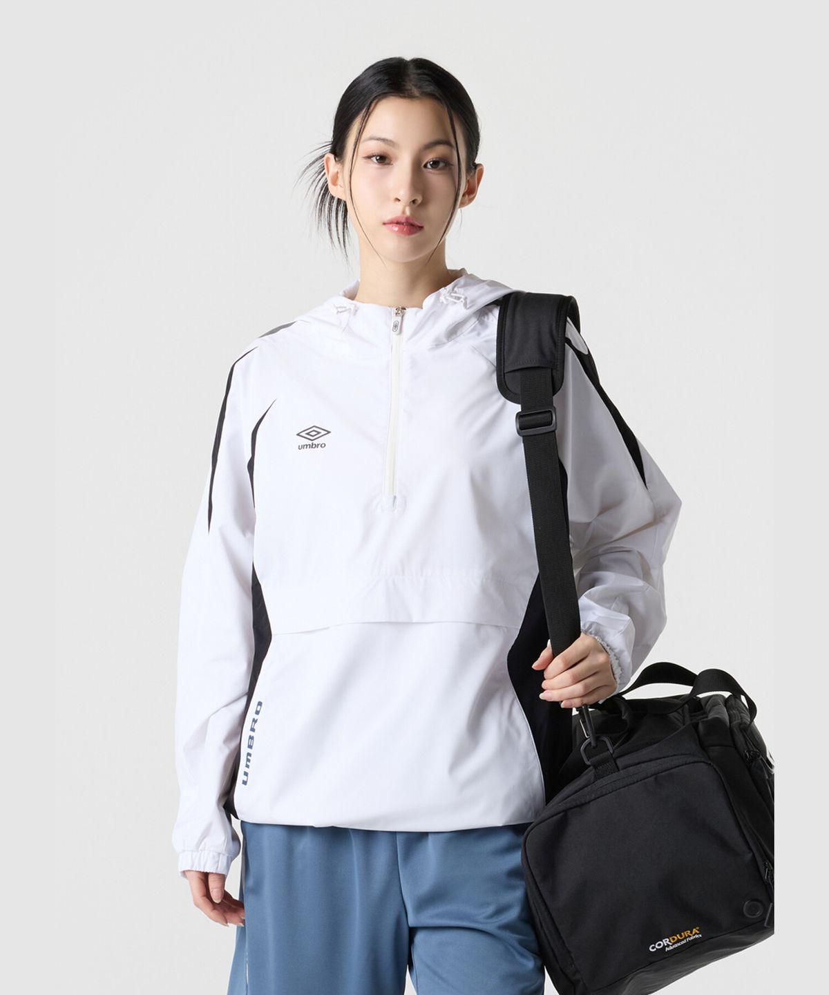 엄브로(UMBRO) PTR 우븐 워밍업 후드 아노락 화이트 UR121SWT38