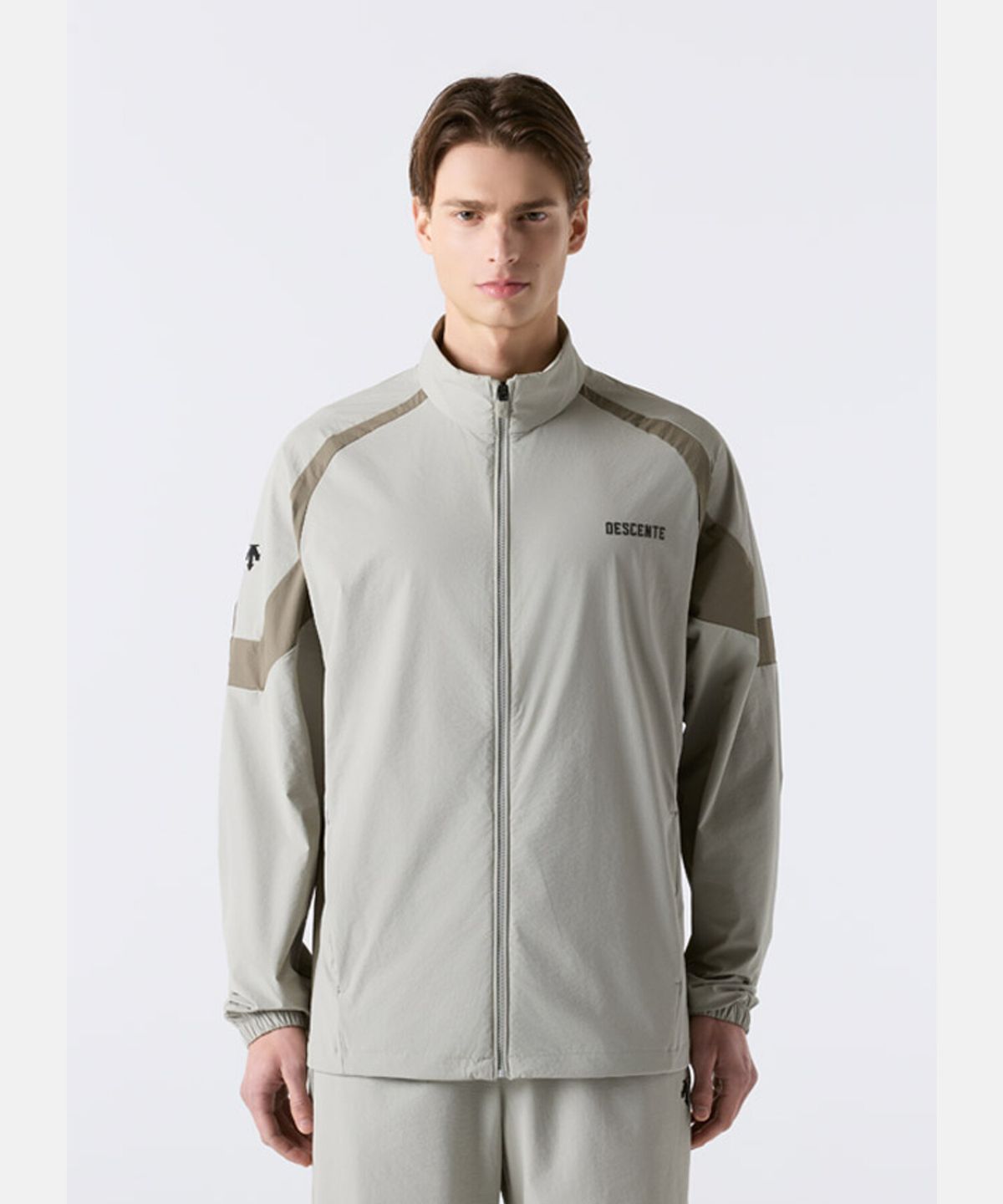 데상트(DESCENTE) 트레이닝 스탠드넥 바람막이 자켓 베이지 SR121TWB33