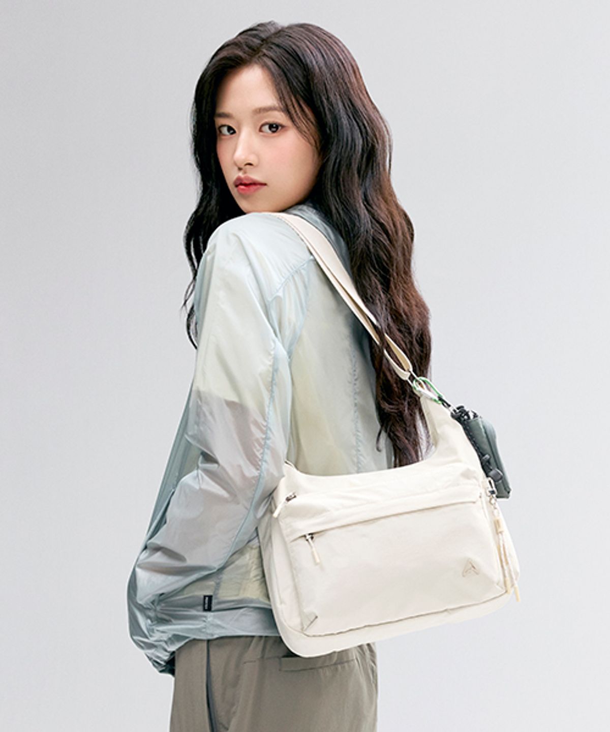 네파(NEPA) 7MC7519 공용 헤이즐 호보 크로스백(7L)