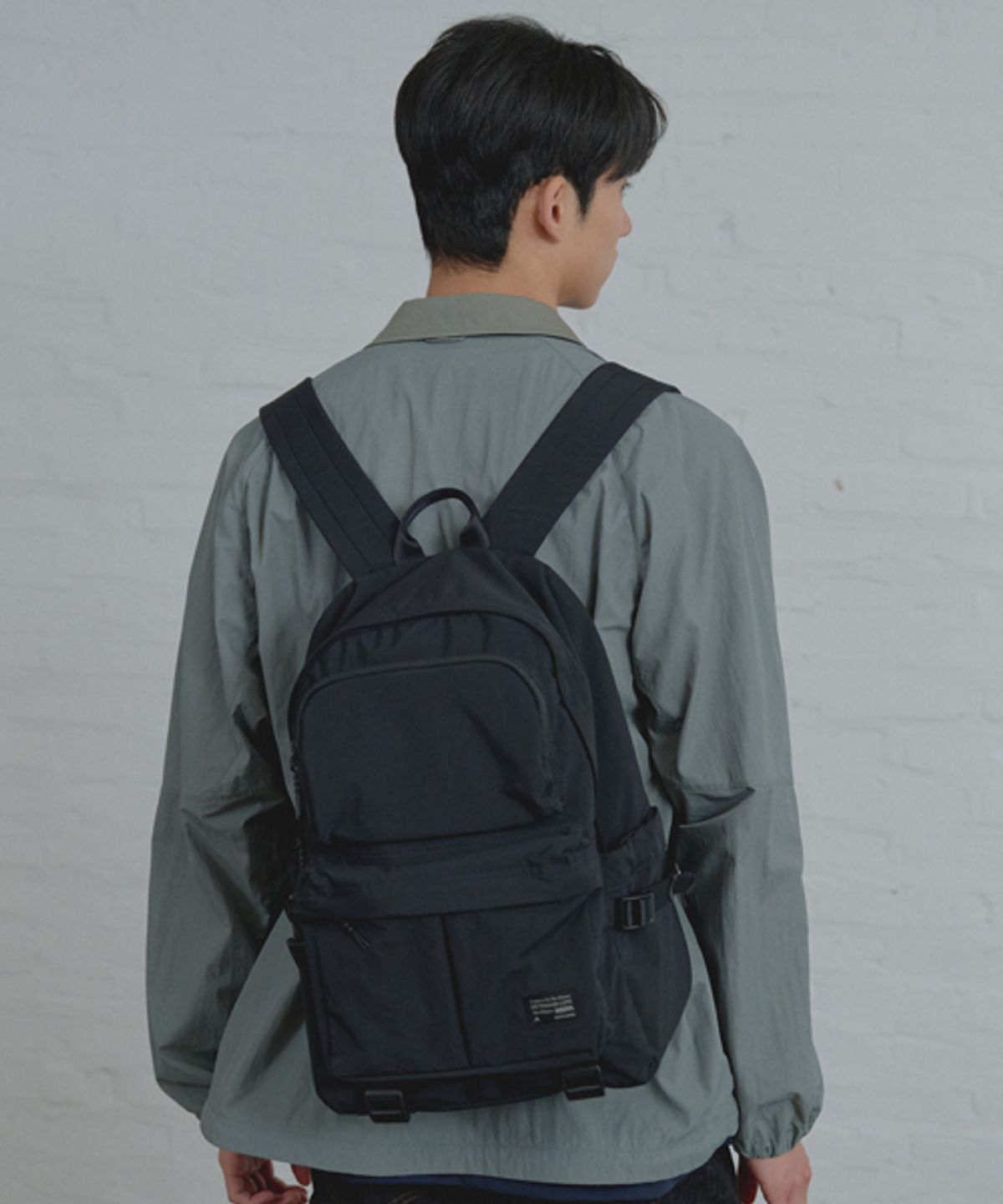 네파(NEPA) 7MC7524 공용 브리즈 아웃포켓 백팩(16L)