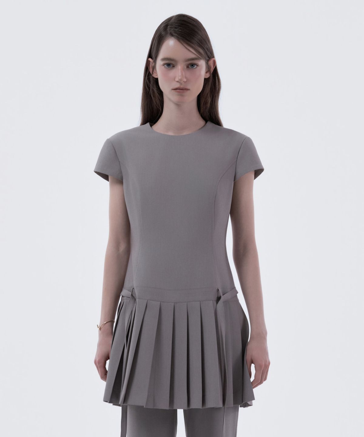 마우솔레움(MAU SOLEUM) Back Bow Pleated Dress Top - Ash Beige