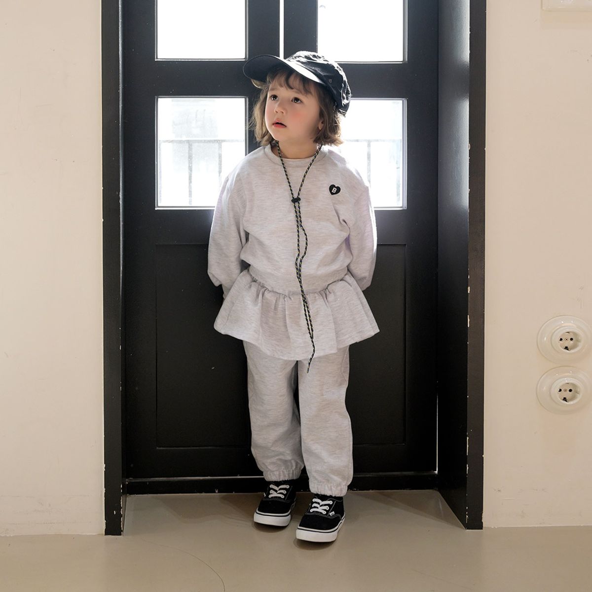 붐붐키즈(BOOMBOOMKIDS) SS26A14 미니멀츄리닝셋업
