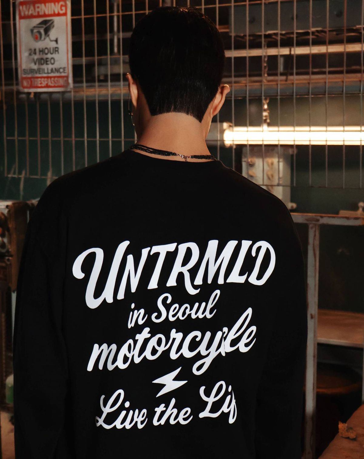 언트레멀드(UNTRAMMELED) MOTO IN SEOUL LONG SLEEVE - BLACK