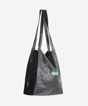 무심한듯 박시한 쇼퍼백 53 윤슬 텍스쳐 - black