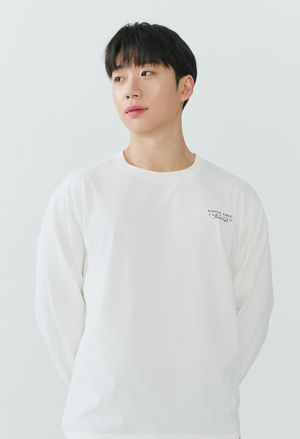 [26SS] 남성) 전사 프린트 크루넥 긴팔 티셔츠 AQ1WTL205-OW