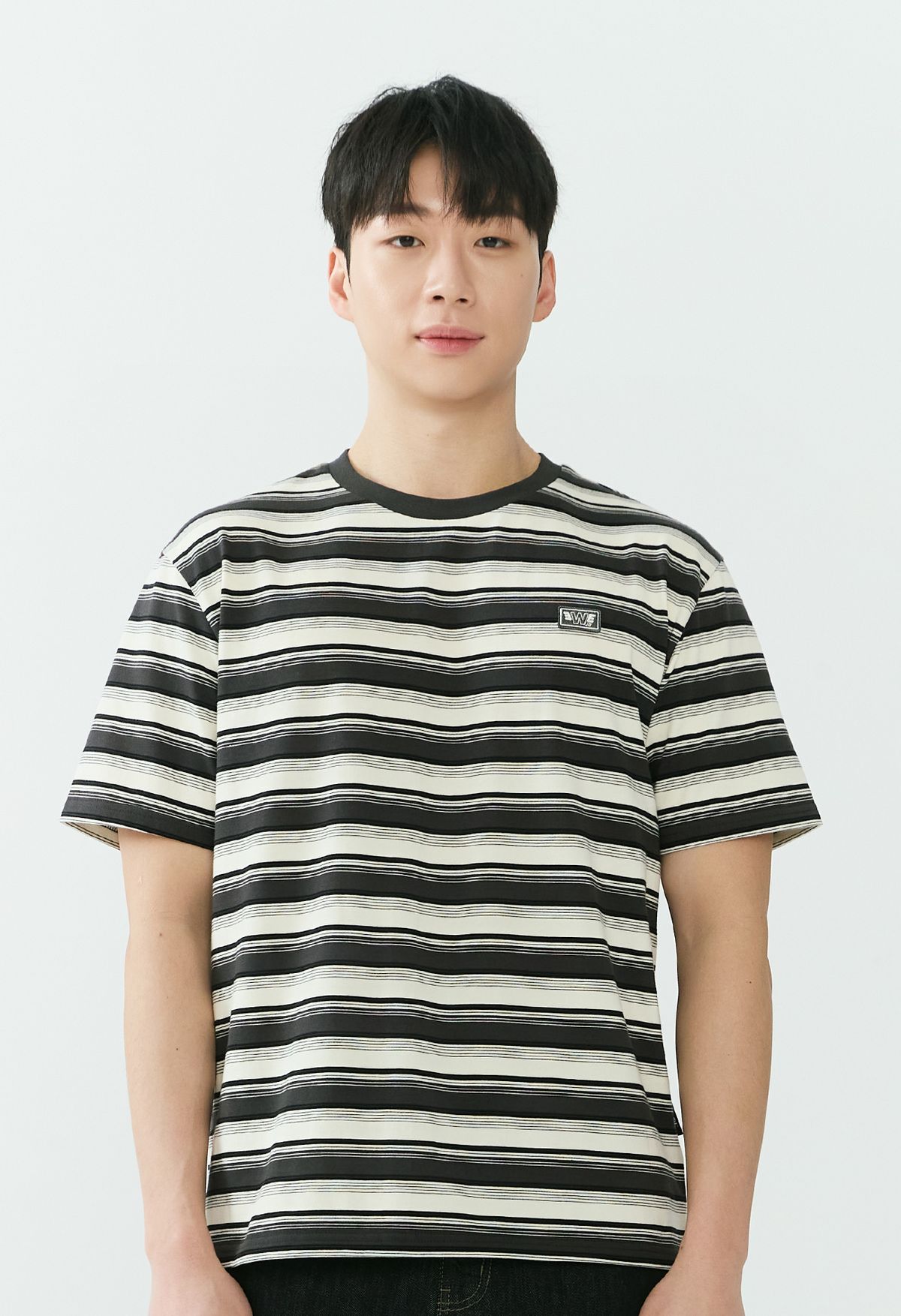 잠뱅이(JAMBANGEE) [26SS] 남성) 스트라이프 스몰 와펜 세미오버핏 반팔 티셔츠 AQ2WTS402-CH