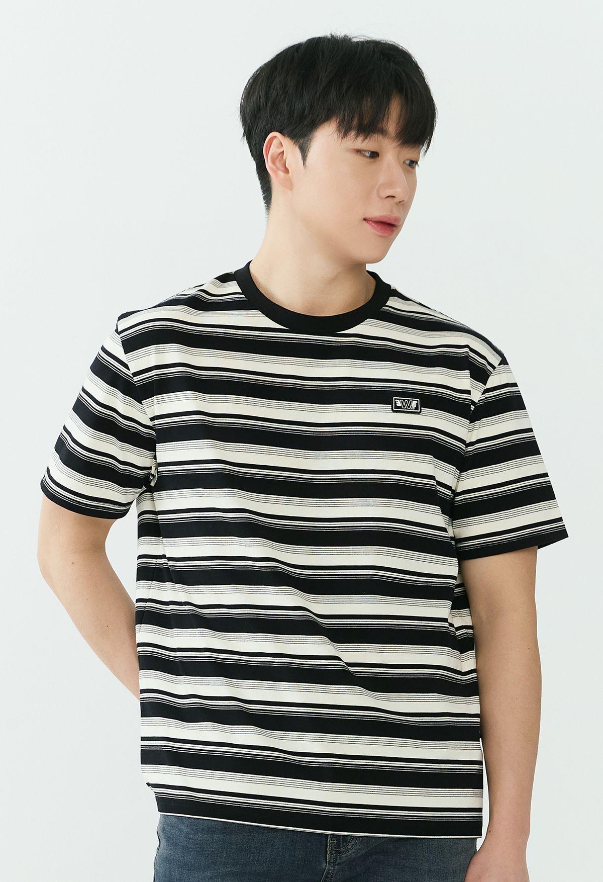잠뱅이(JAMBANGEE) [26SS] 남성) 스트라이프 스몰 와펜 세미오버핏 반팔 티셔츠 AQ2WTS402-BK