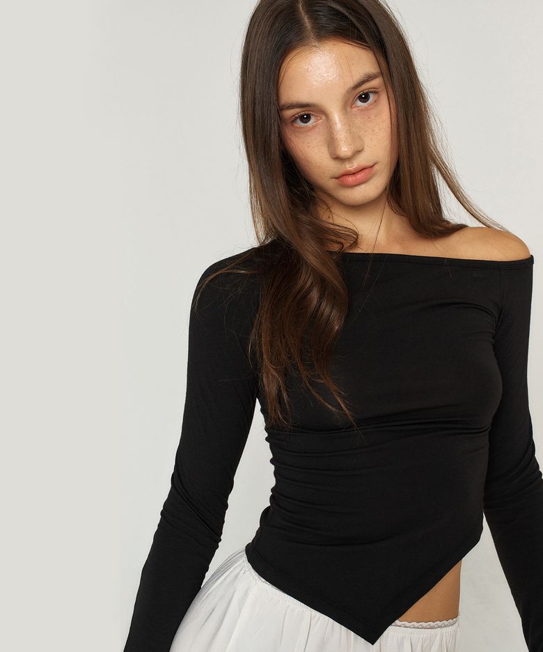 ONE OFF-SHOULDER SLIM T-SHIRT_2color