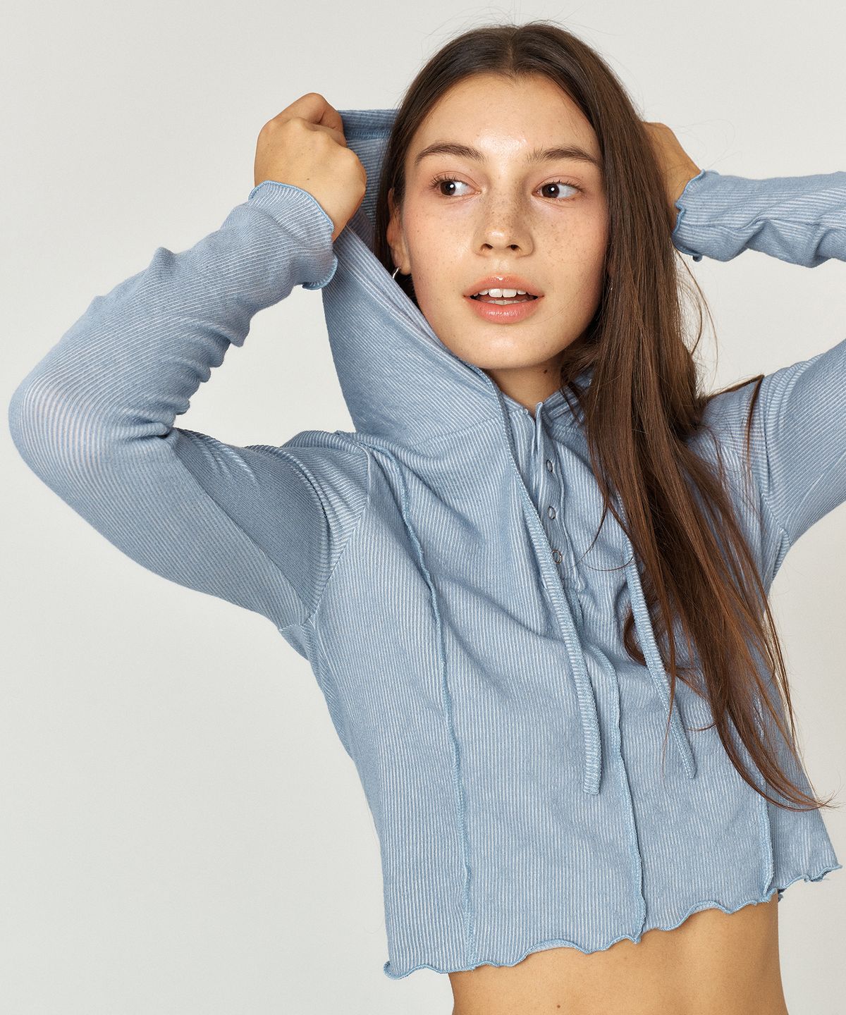 꾸아페(QUAFE) STITCH CROPPED HOODIE T-SHIRT