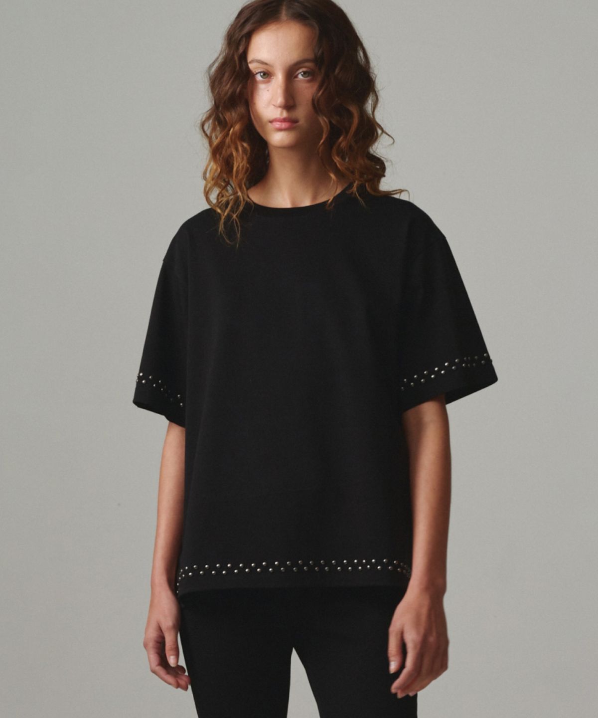 문선 아카이브(MOONSUN ARCHIVE) UNISEX, Stud Line Half T-Shirt / BLACK