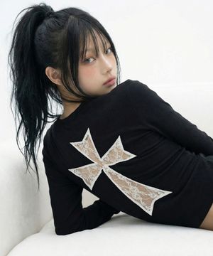[UNISEX]LACE BACK CROSS U넥 롱슬리브_BLACK