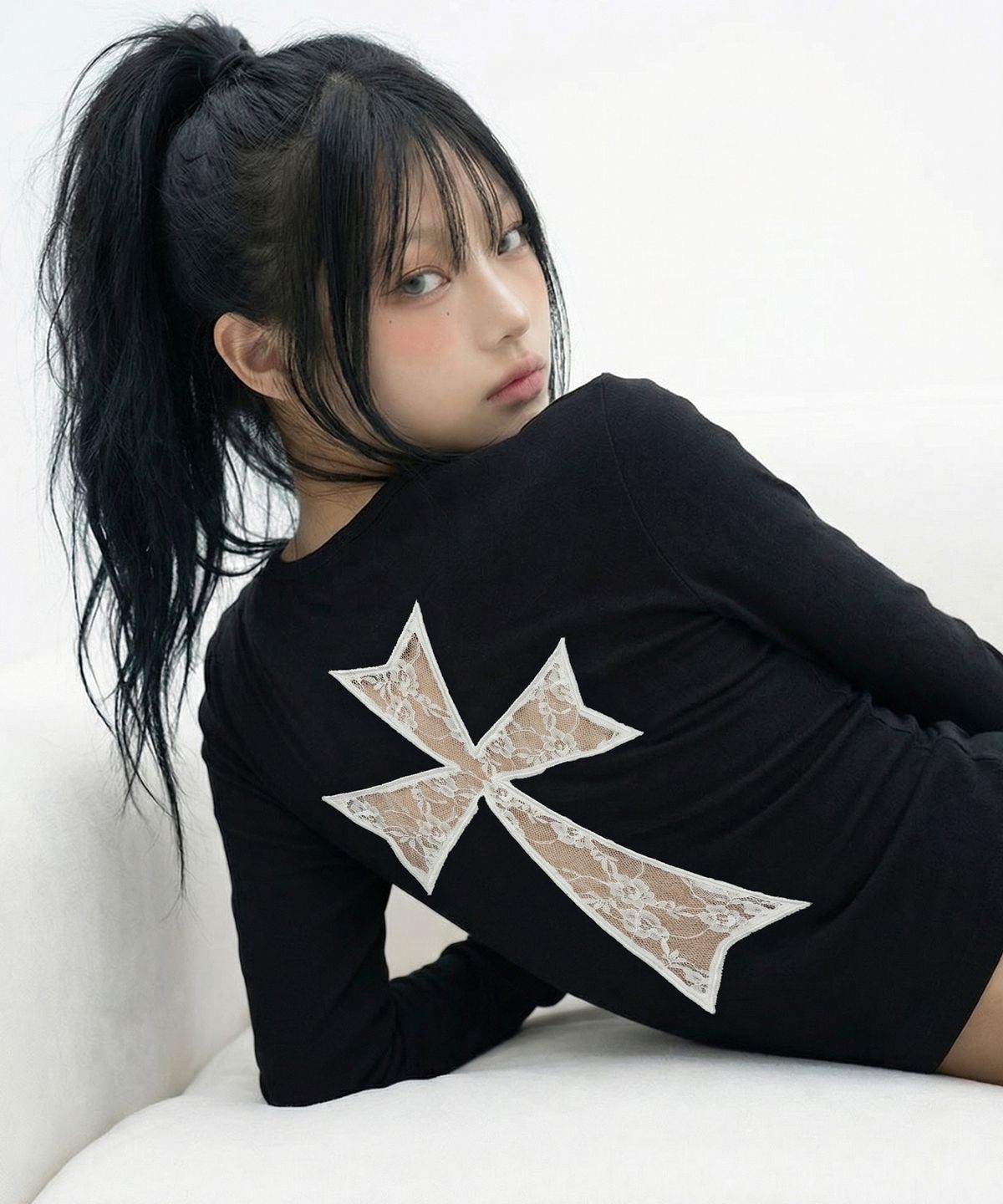 그레이버(GRAVER) [UNISEX]LACE BACK CROSS U넥 롱슬리브_BLACK