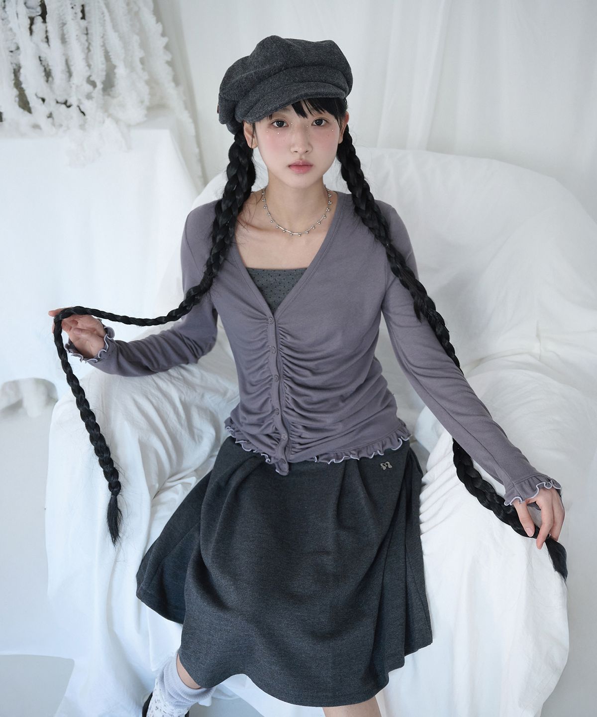 미레코(MIRECO) ASYMMETRIC SHIRRING LACE CARDIGAN SMOKE PURPLE