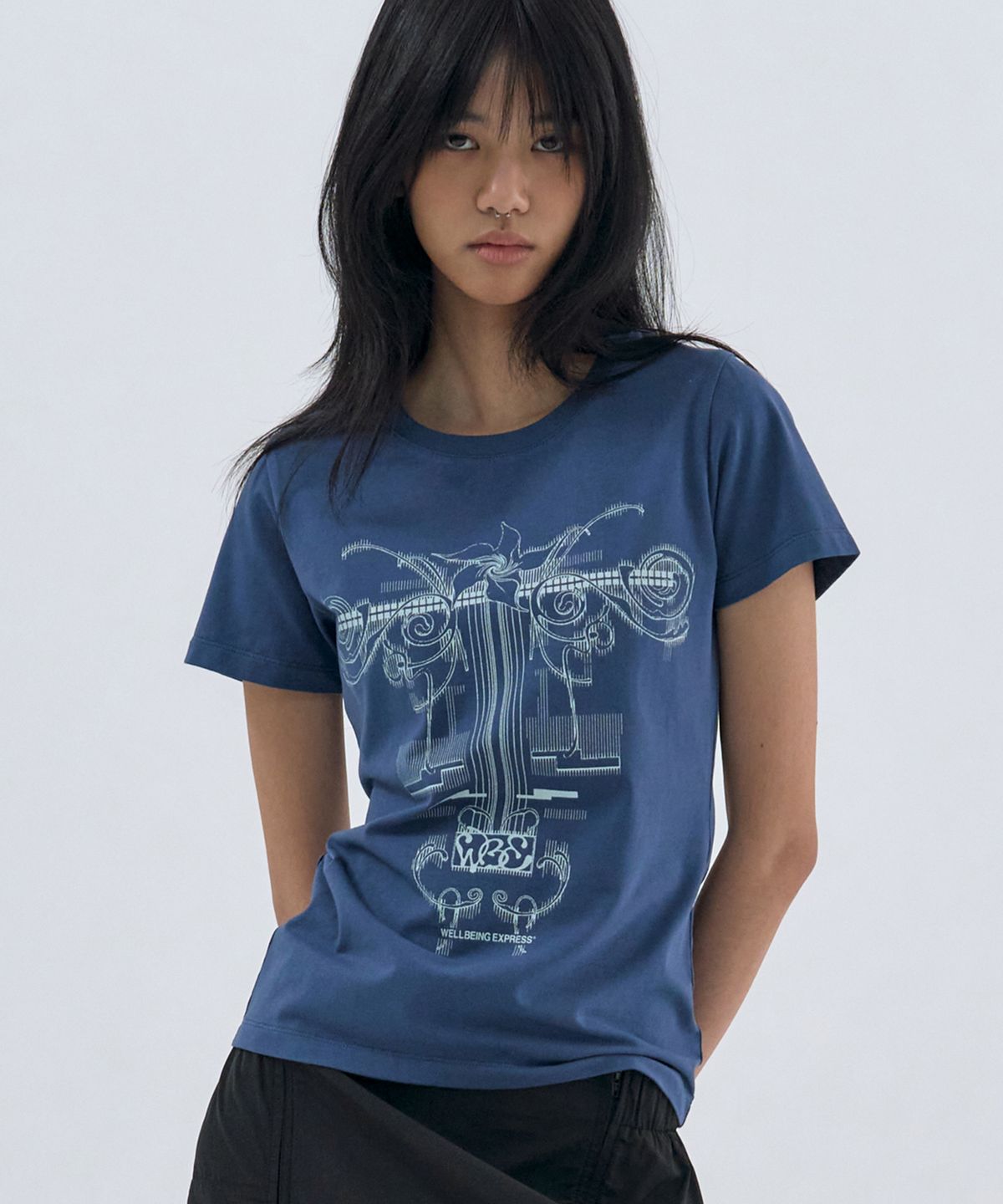 웰빙익스프레스(WELLBEING EXPRESS) Flower Tattoo Tee Navy