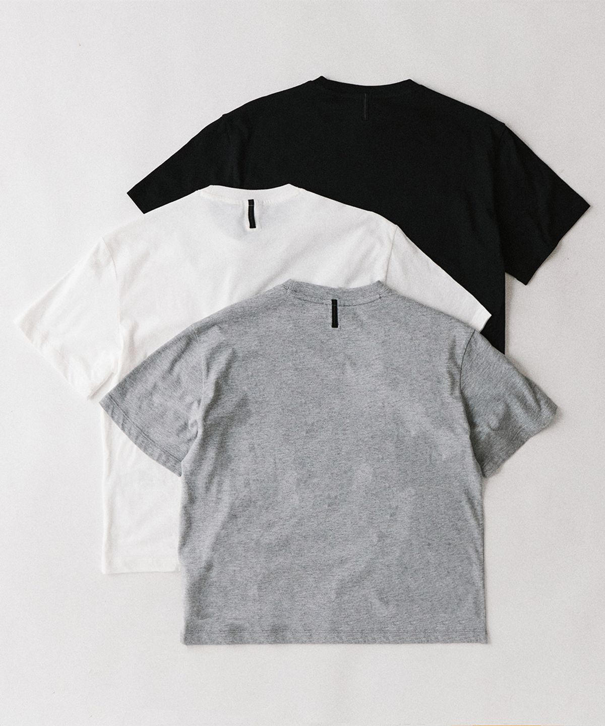 언어펙티드 에센셜(UNAFFECTED ESSENTIAL) CROPPED T-SHIRT (3 COLOR)