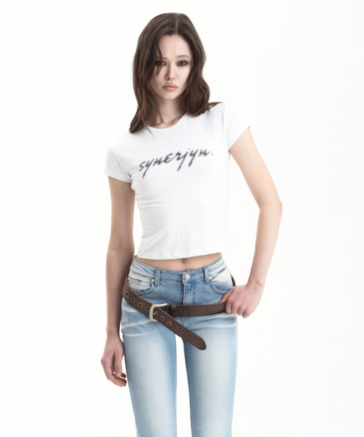 시너진(SYNERJYN) LETTERING SHORT SLEEVE WHITE