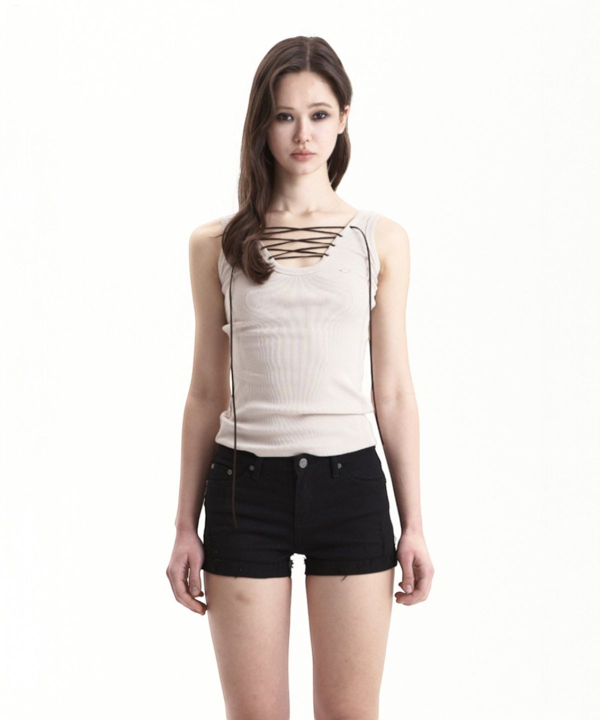 시너진(SYNERJYN) EYELET U-NECK SLEEVE BEIGE
