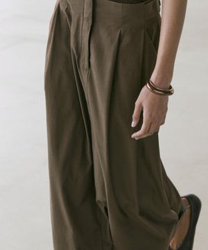 박스 플리츠 세미 롱 스커트