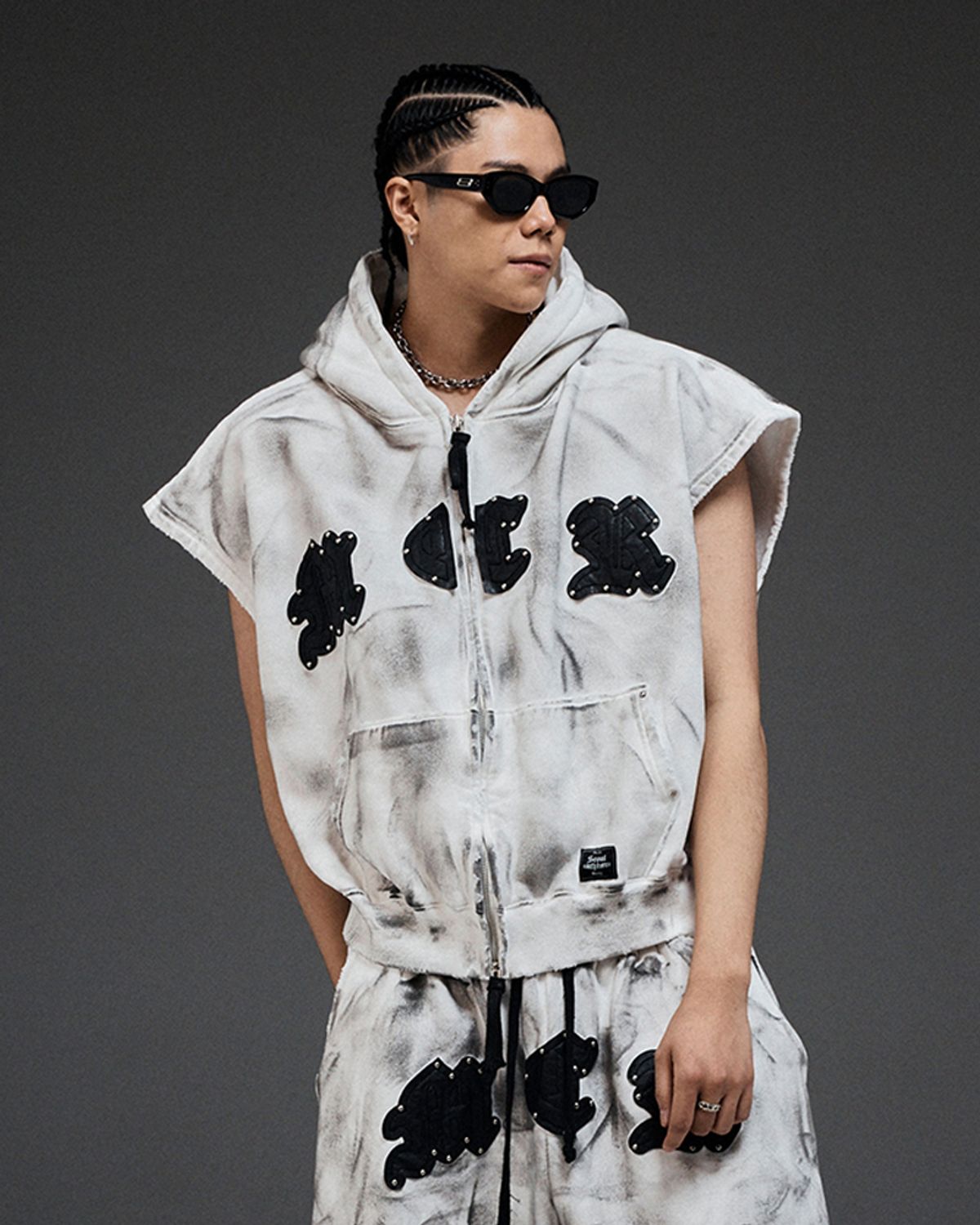 뭉(MWOONG) M.C.R. code stud zip-up vest HD IV