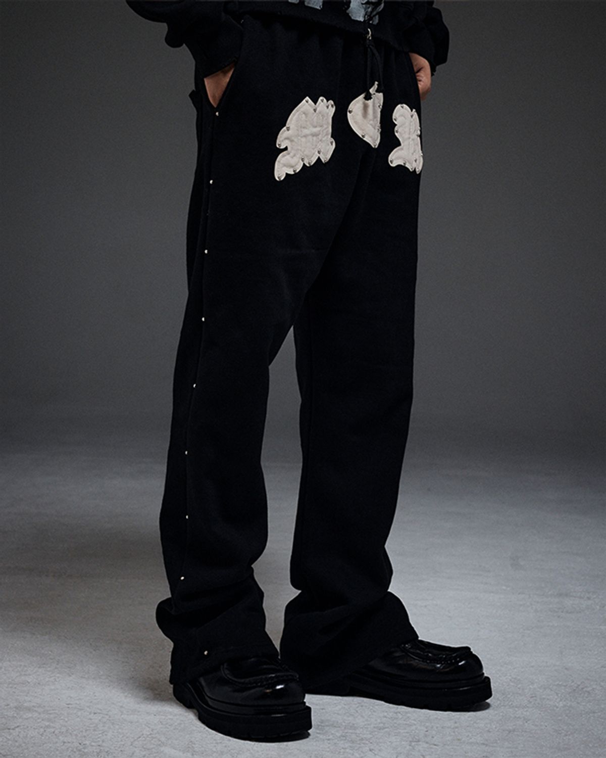 뭉(MWOONG) M.C.R. code stud P BK F