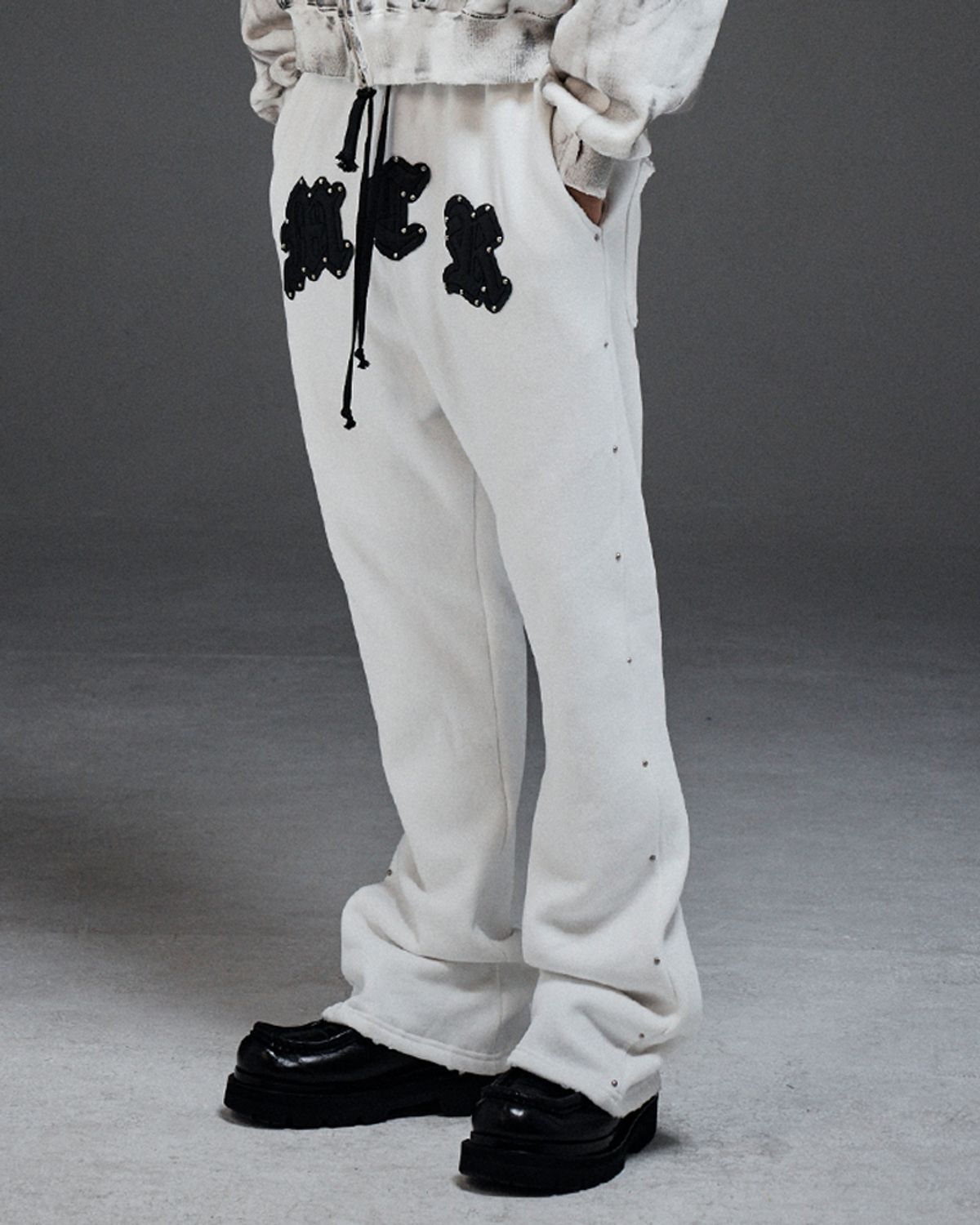 뭉(MWOONG) M.C.R. code stud P IV F