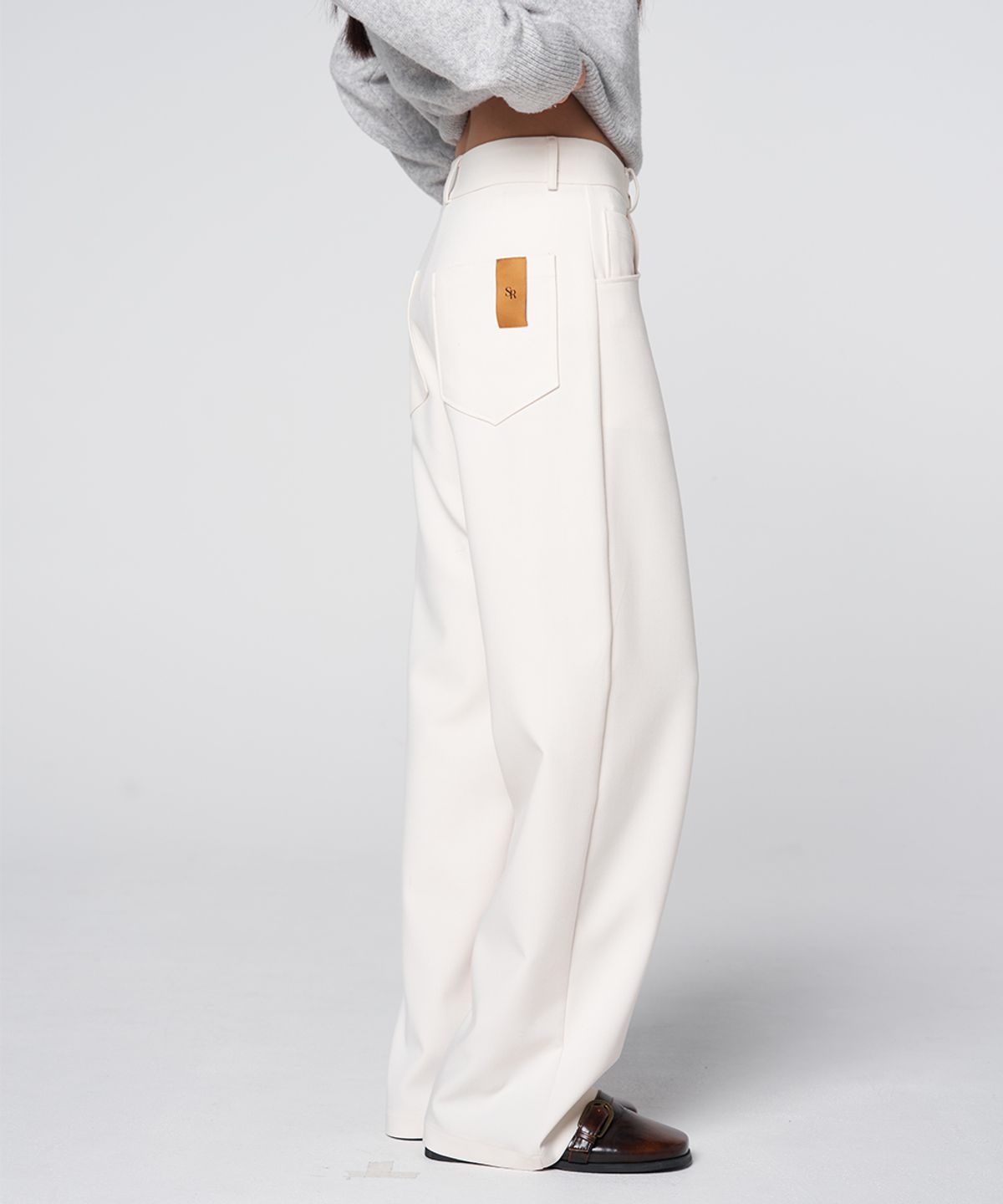 320쇼룸(320SHOWROOM) Four-Way Stretch Comfort Slacks Ivory