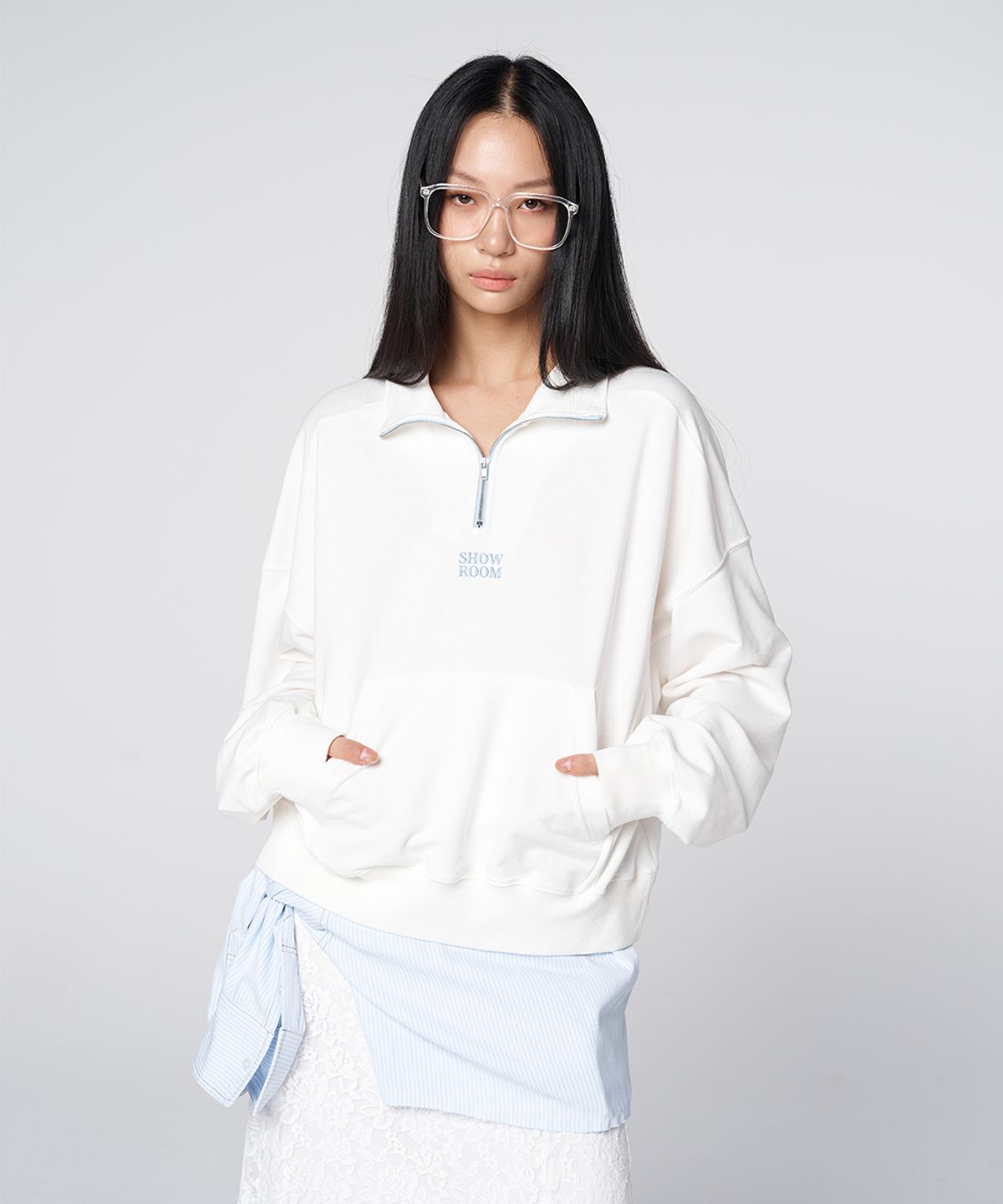320쇼룸(320SHOWROOM) Contrast Zip Half-Neck Oversized Sweatshirt Ivory