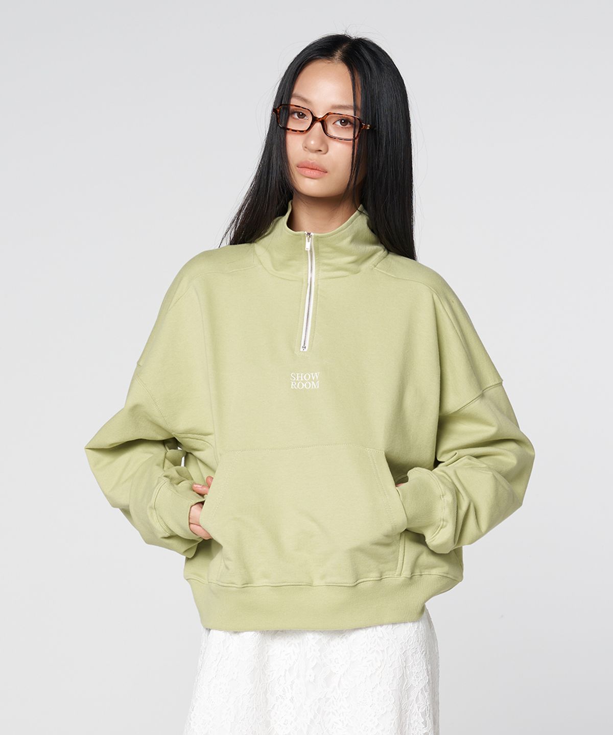 320쇼룸(320SHOWROOM) Contrast Zip Half-Neck Oversized Sweatshirt Tender green