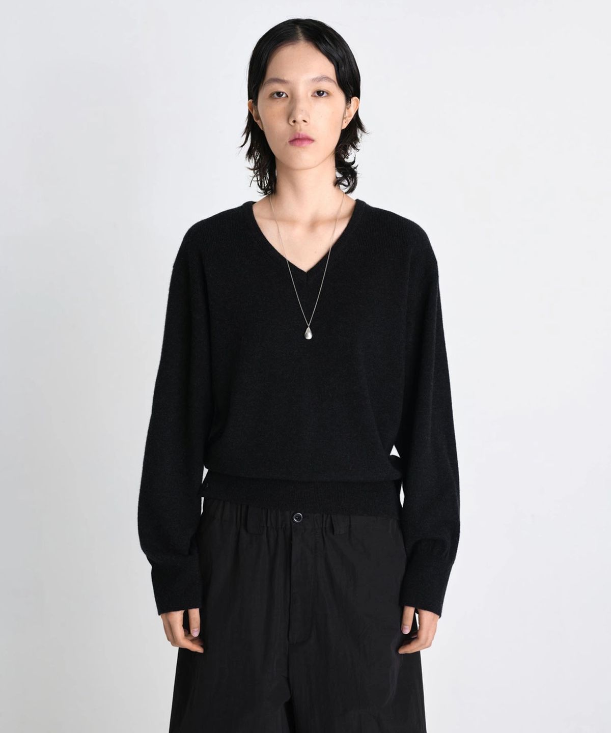 라벨아카이브(LABELARCHIVE) W Winslo merino air wool v-neck dark coal