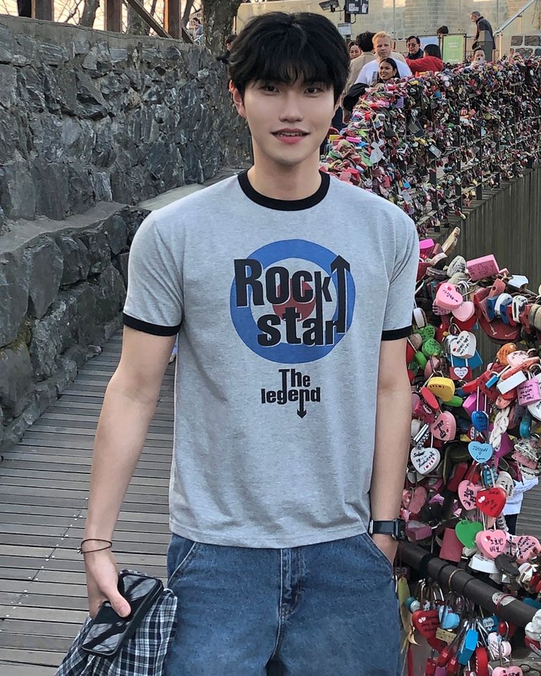 Rock Star The Legend 링거 반팔 티셔츠 (2color)
