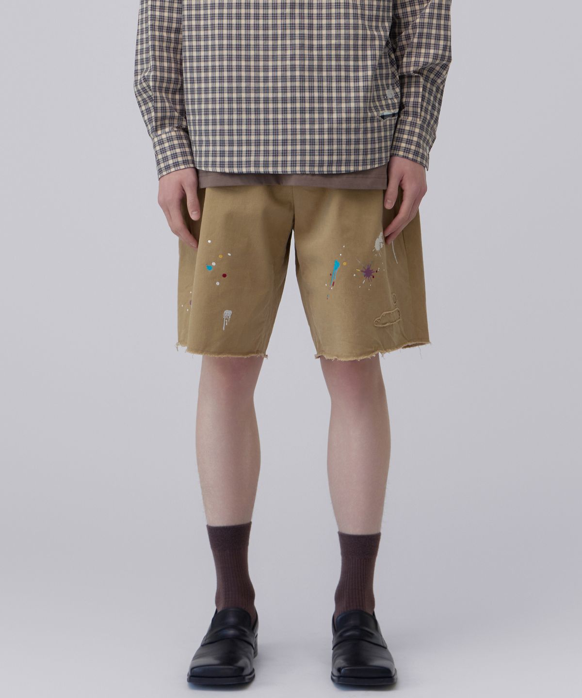 홍우성(HONGWOOSUNG) Worked Paint Repair Shorts_Camel