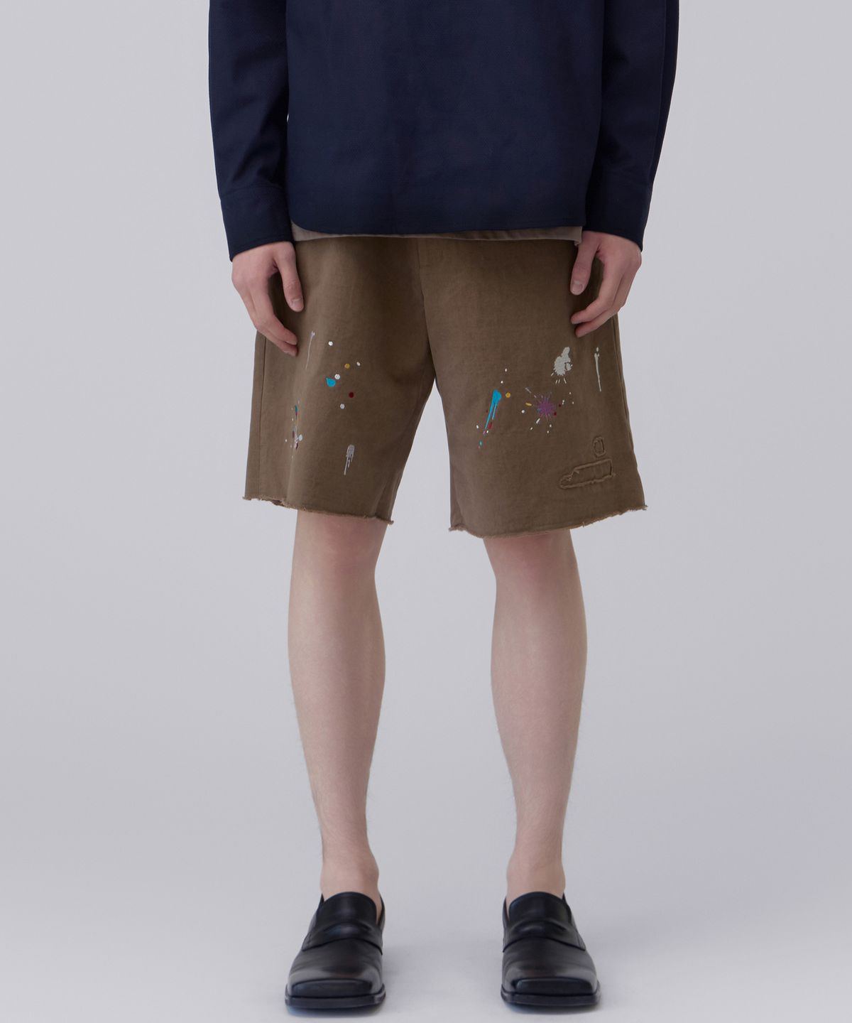 홍우성(HONGWOOSUNG) Worked Paint Repair Shorts_Brown